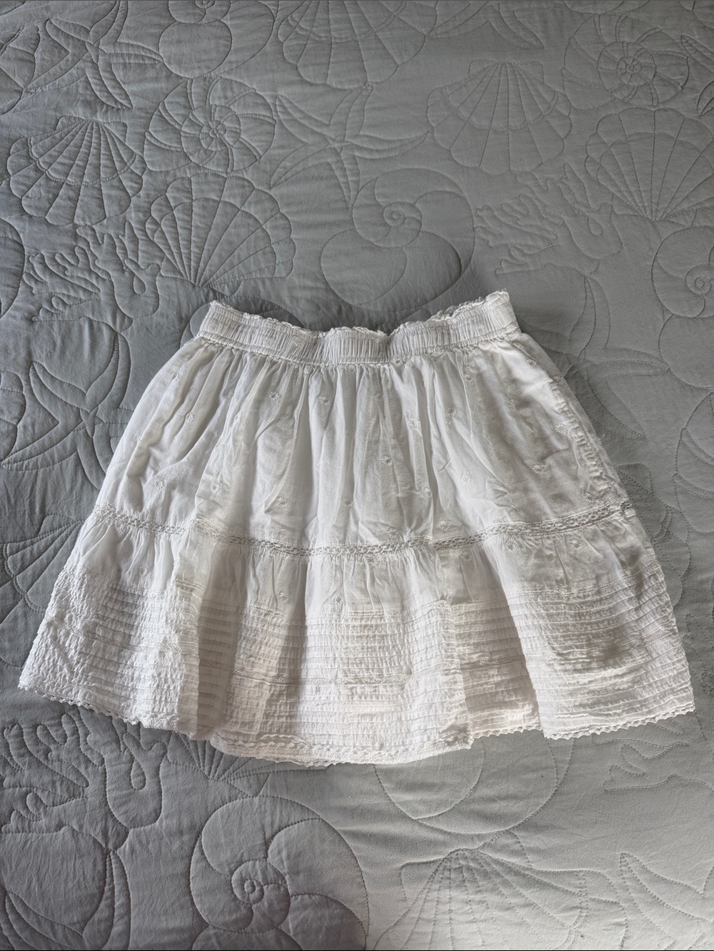 GAP White Tiered Cotton Skirt with Elastic Smocked Waistband and Embroidery